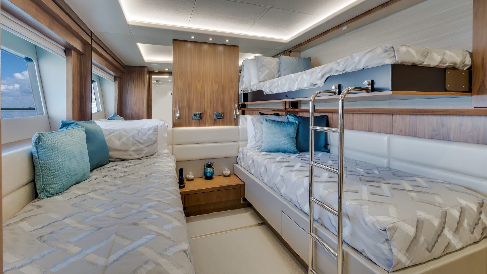 2018 Sunseeker 86 Yacht