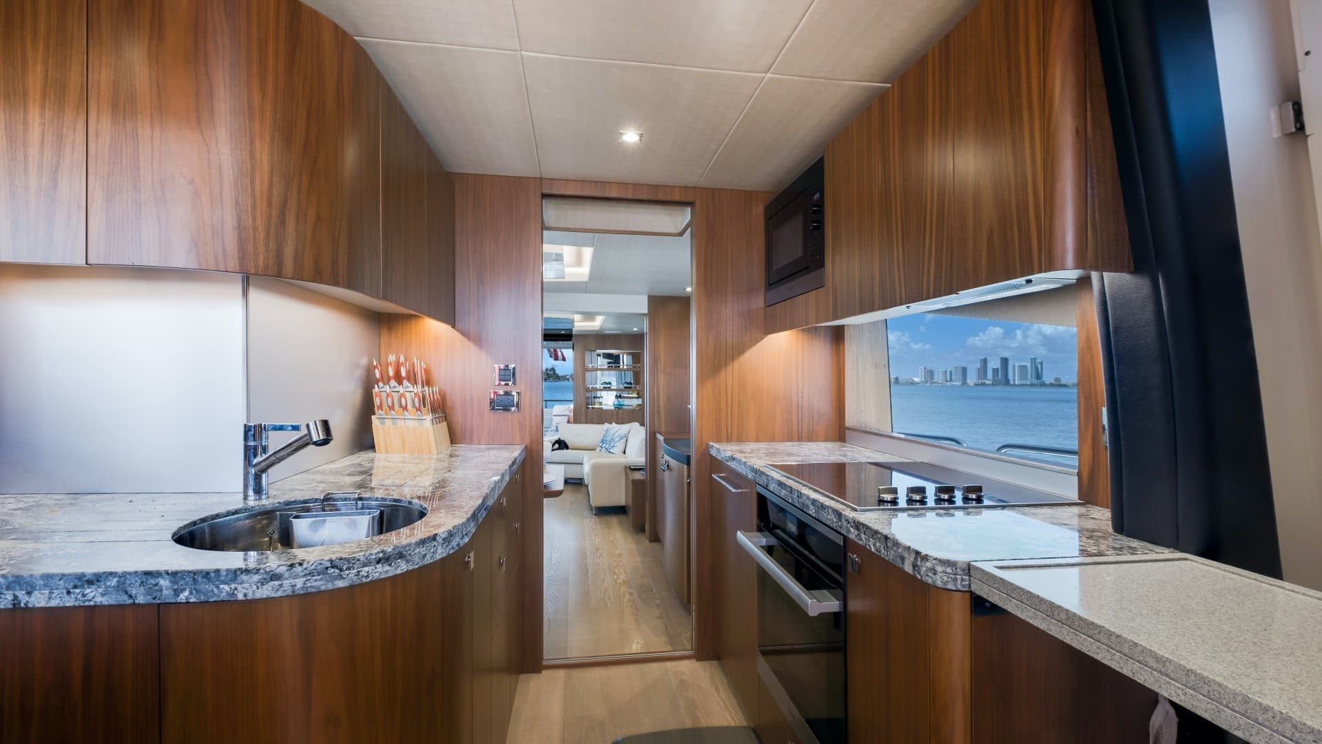 2018 Sunseeker 86 Yacht