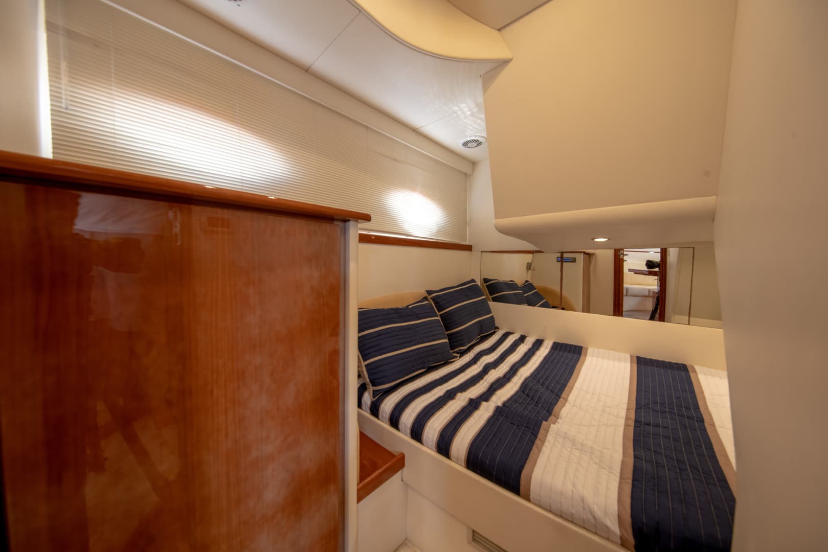 2004 Pershing Express