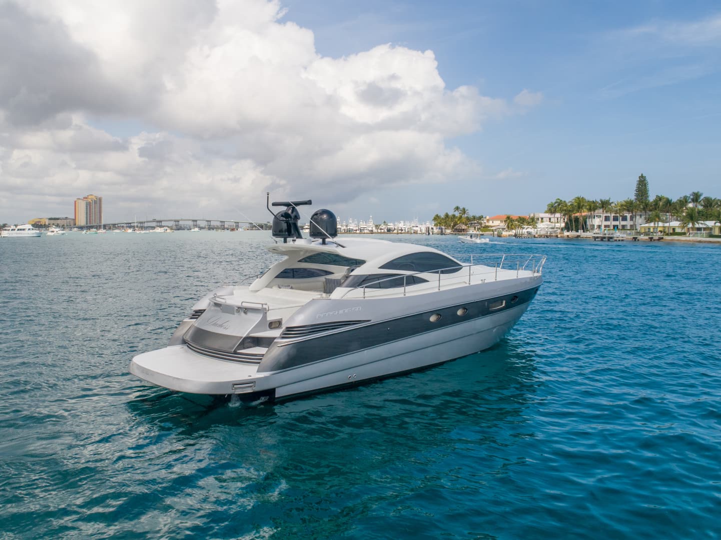 2004 Pershing Express