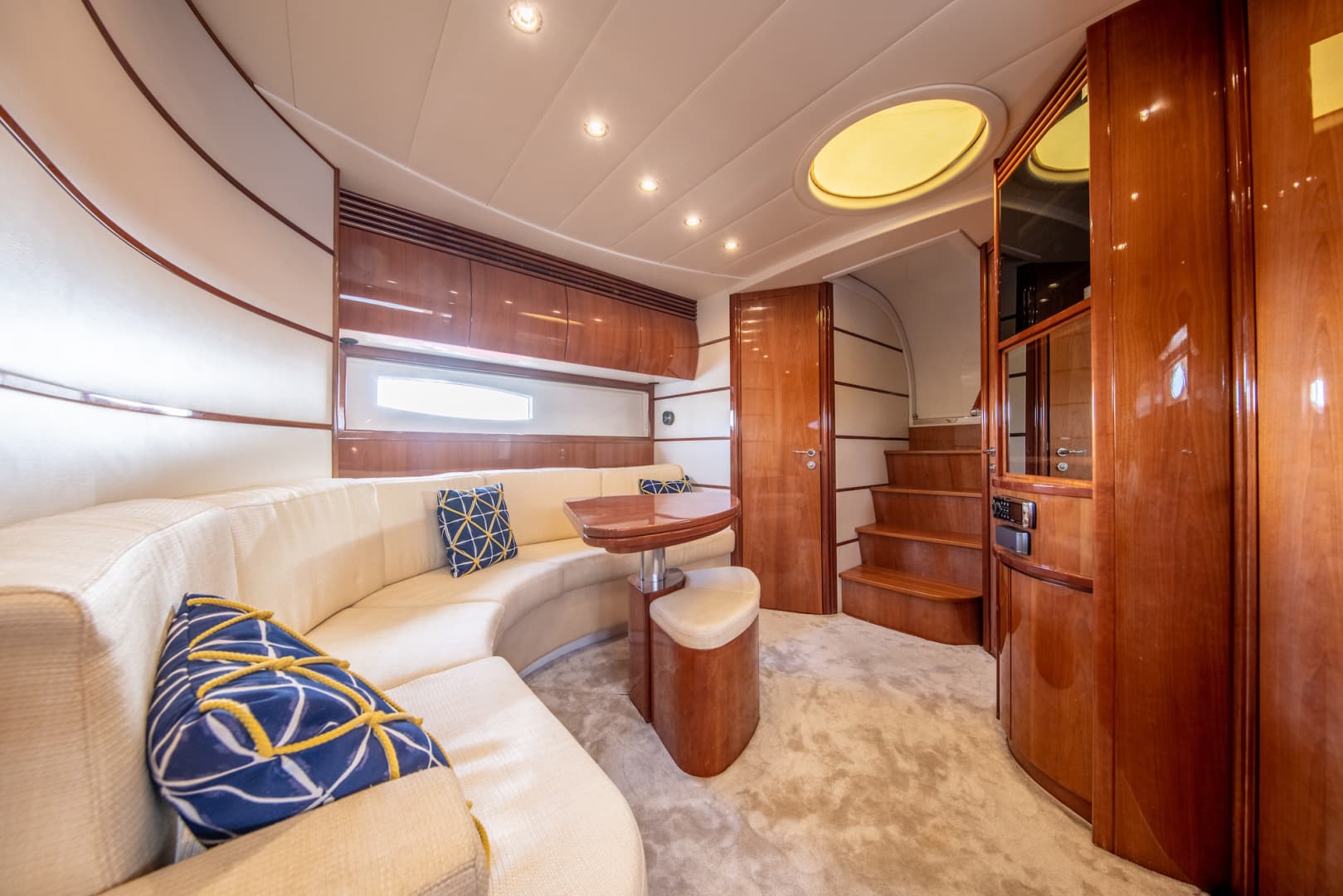 2004 Pershing Express