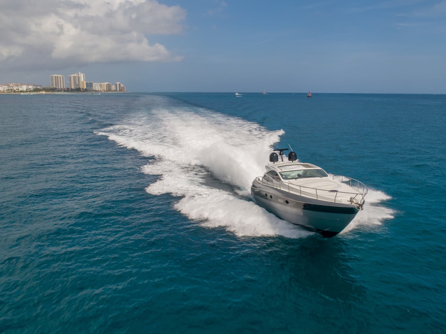 2004 Pershing Express