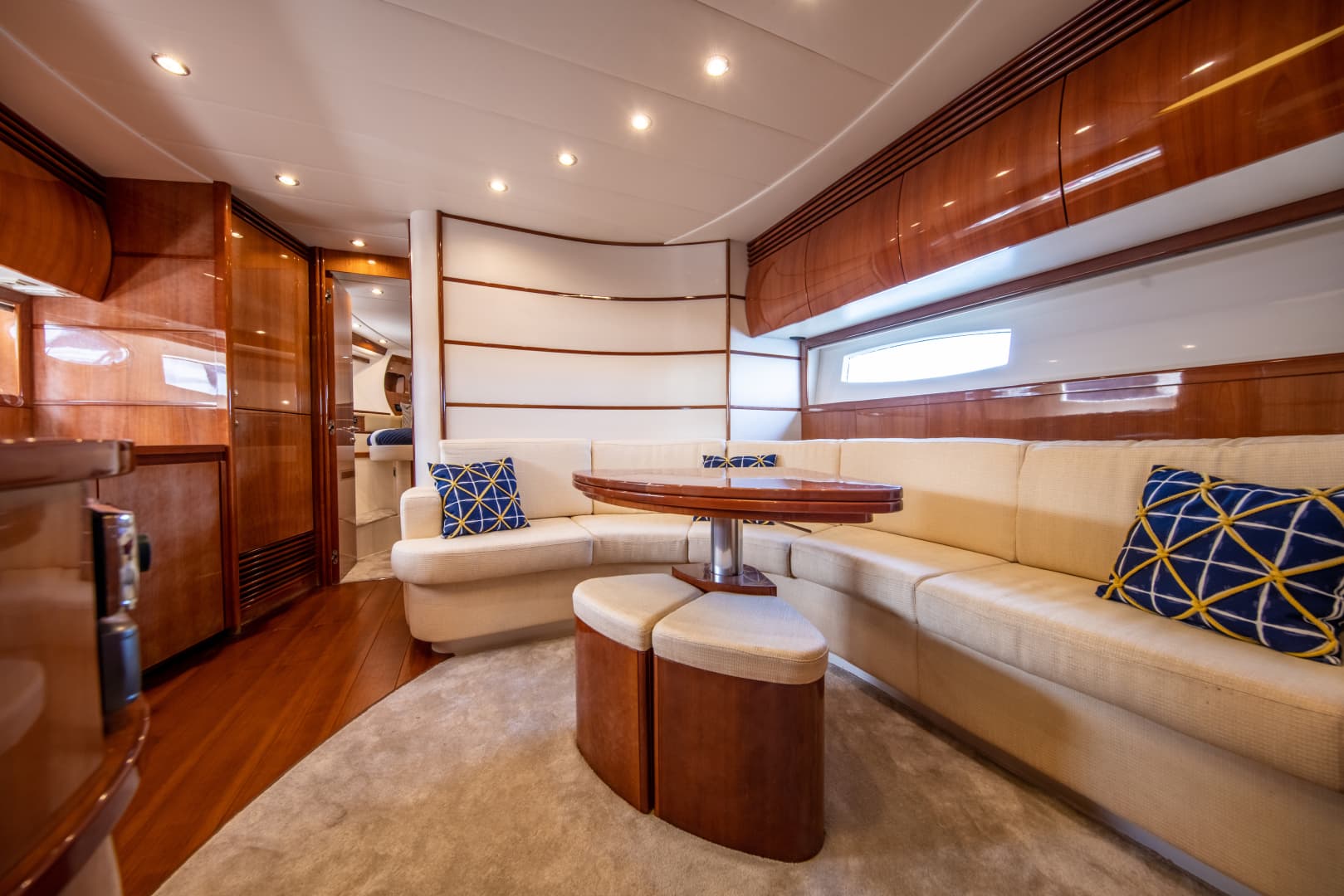 2004 Pershing Express