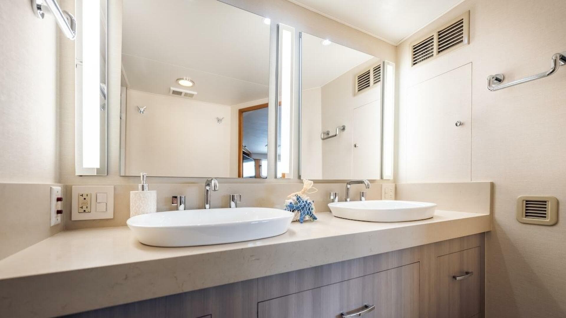 1998 Hatteras Sport Deck