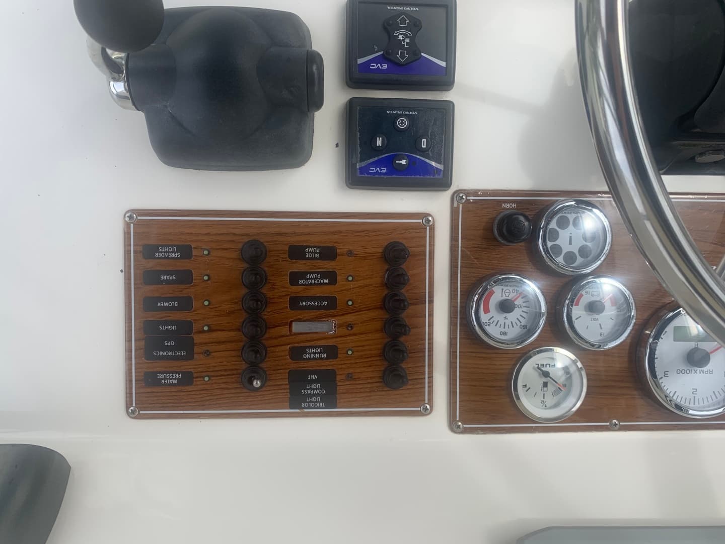 2006 Albemarle 242 Center Console