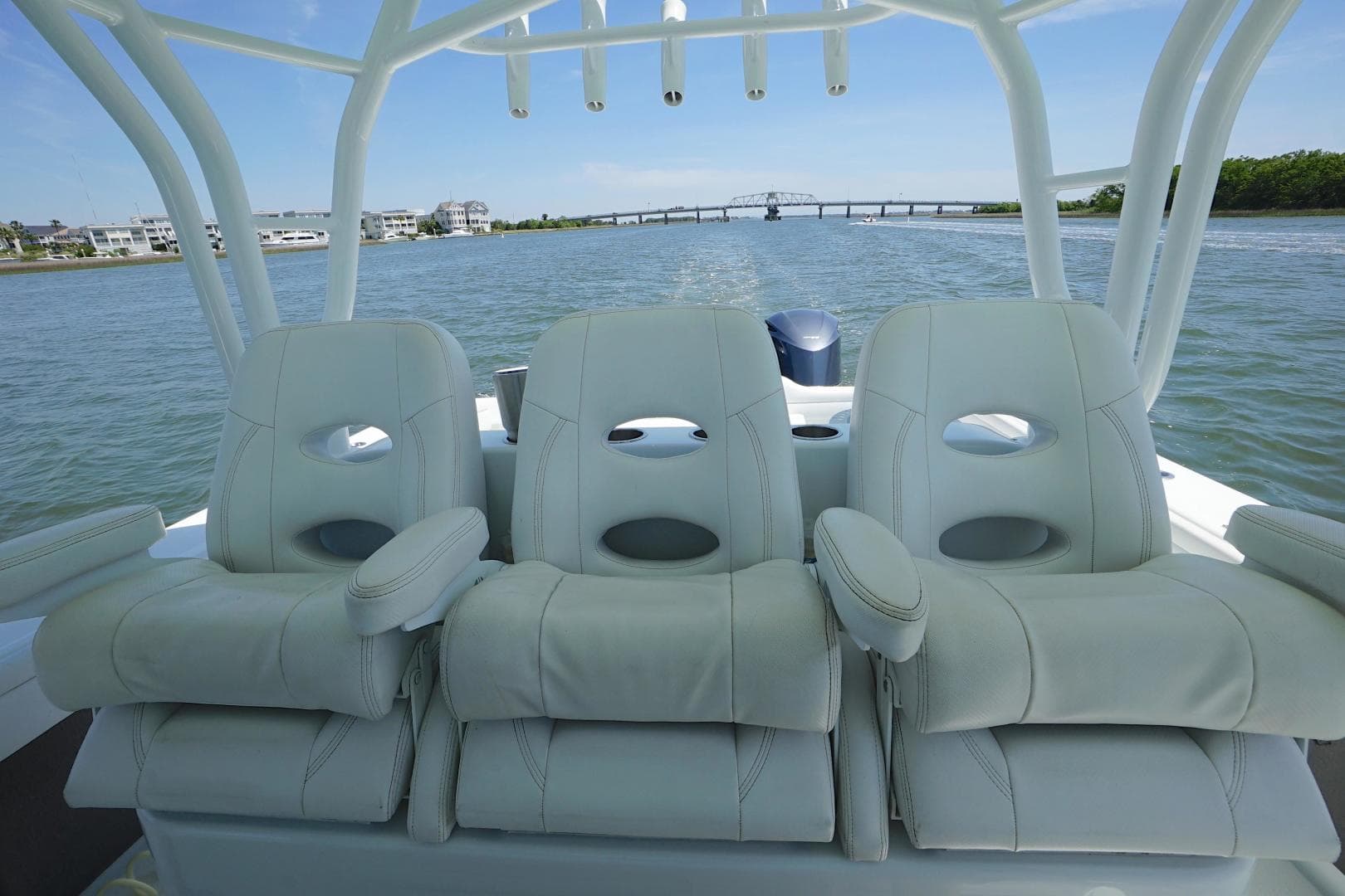 2013 Yellowfin 42 - helm-seating