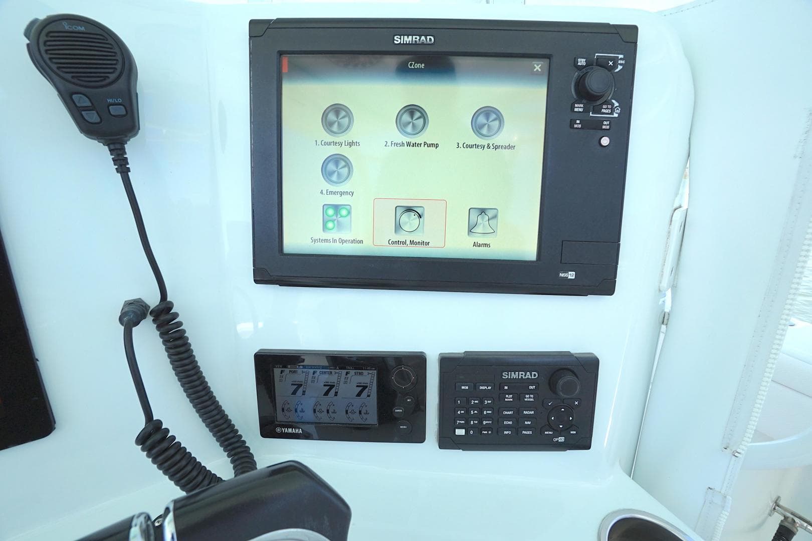 2013 Yellowfin 42 - helm