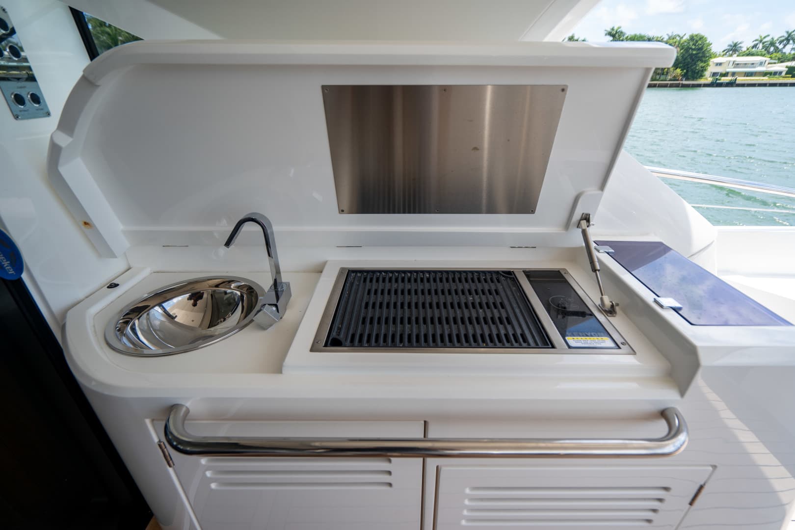 2019 Sunseeker Predator