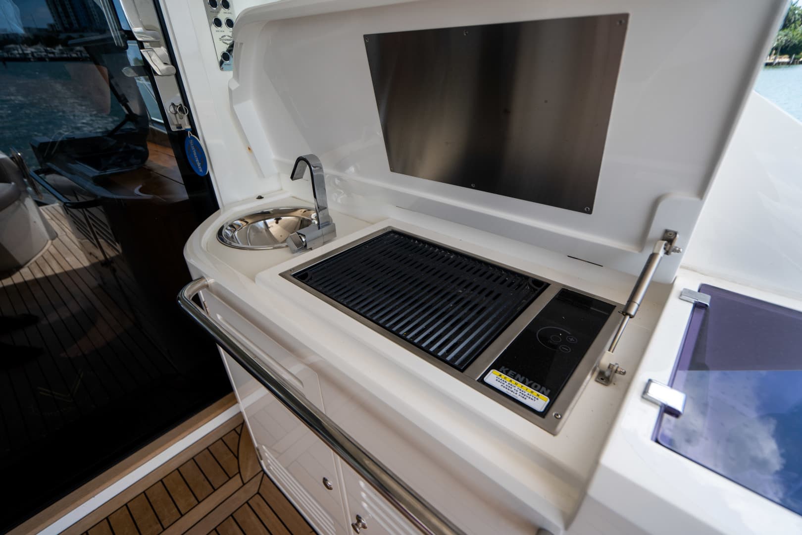 2019 Sunseeker Predator