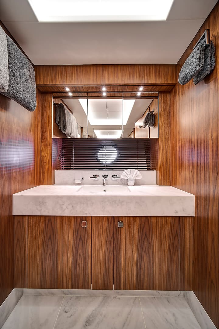 2019 Sunseeker 86 Yacht