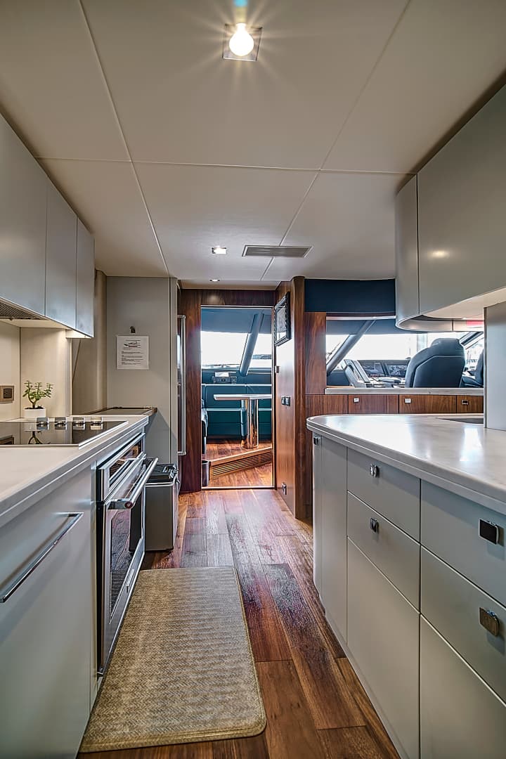 2019 Sunseeker 86 Yacht