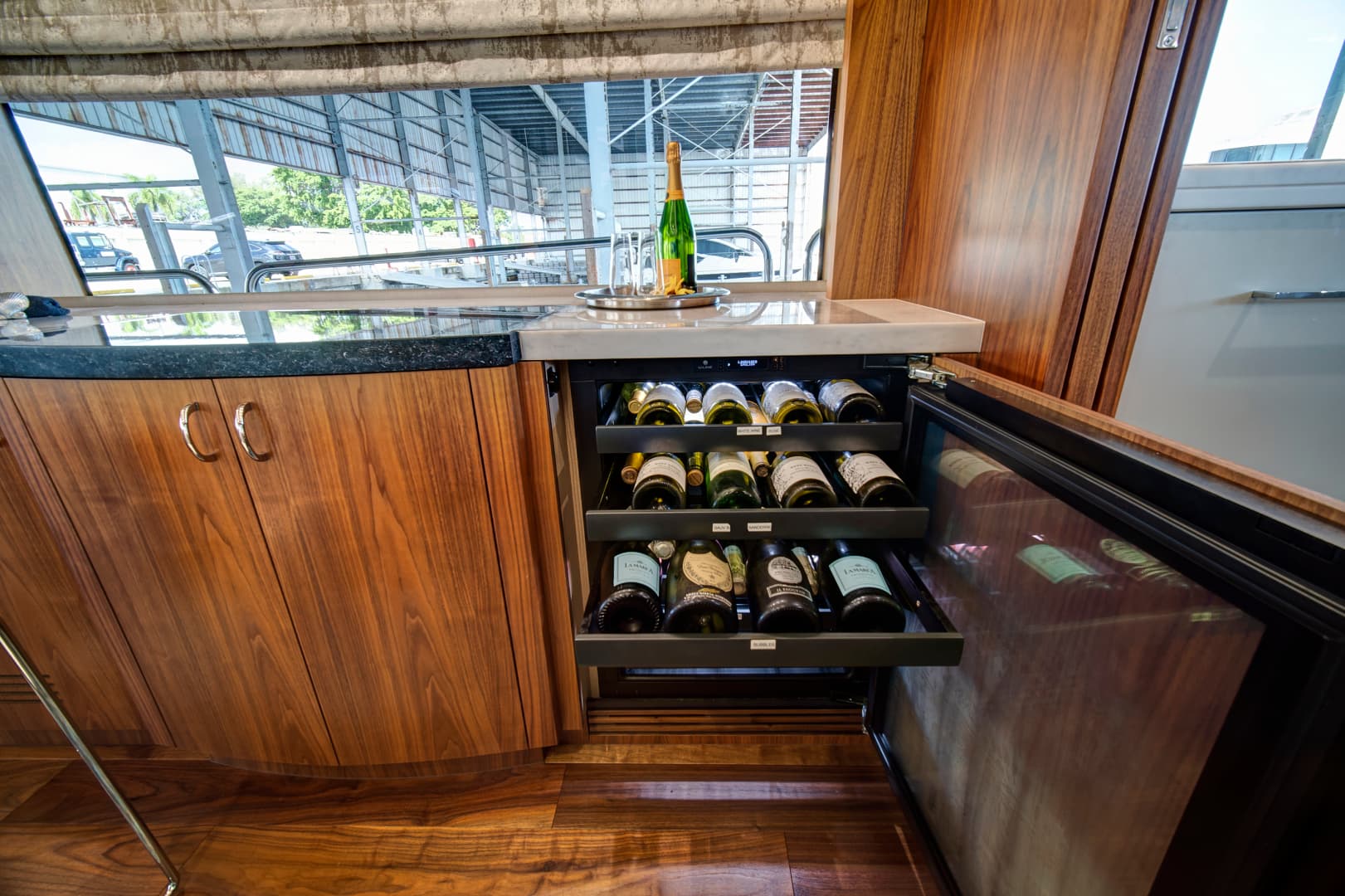 2019 Sunseeker 86 Yacht