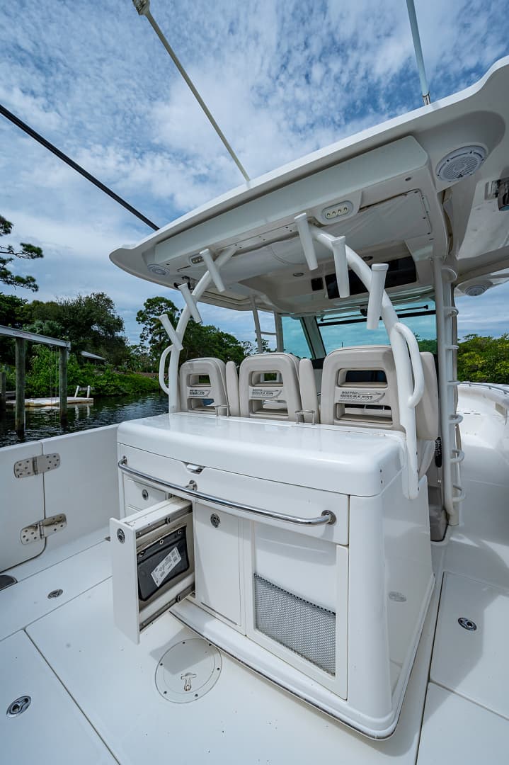 2017 Boston Whaler 370 Outrage