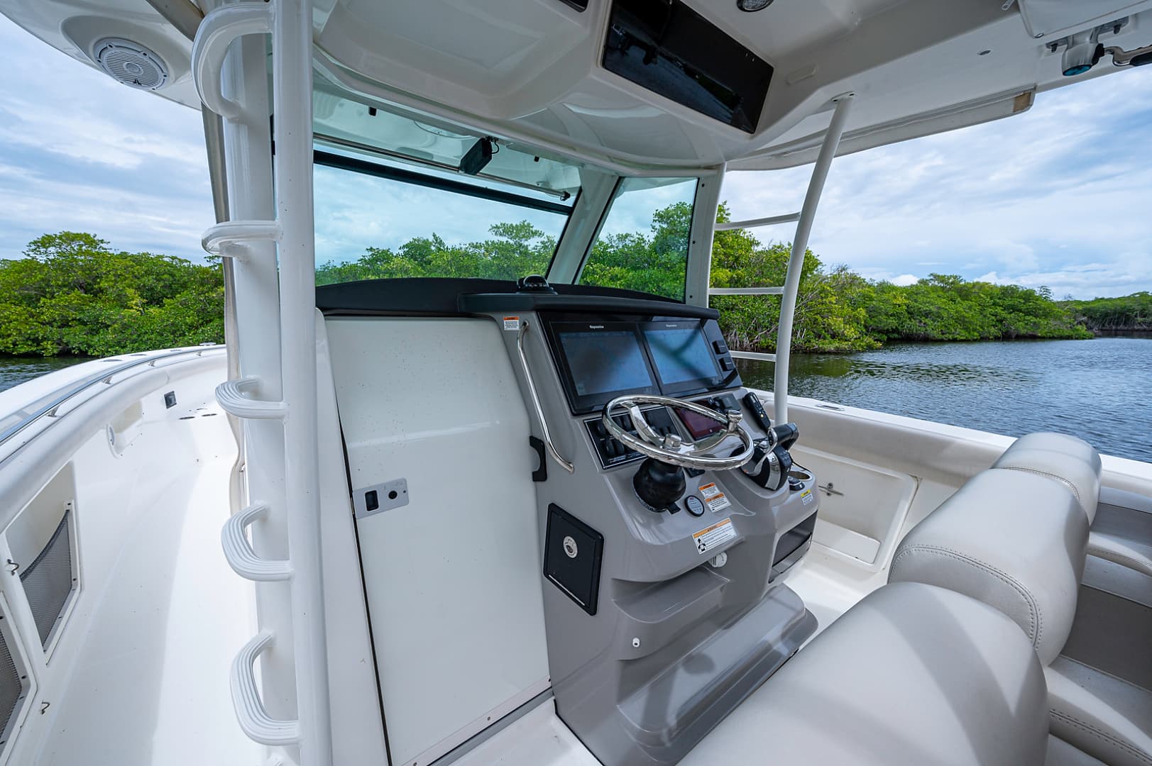 2017 Boston Whaler 370 Outrage