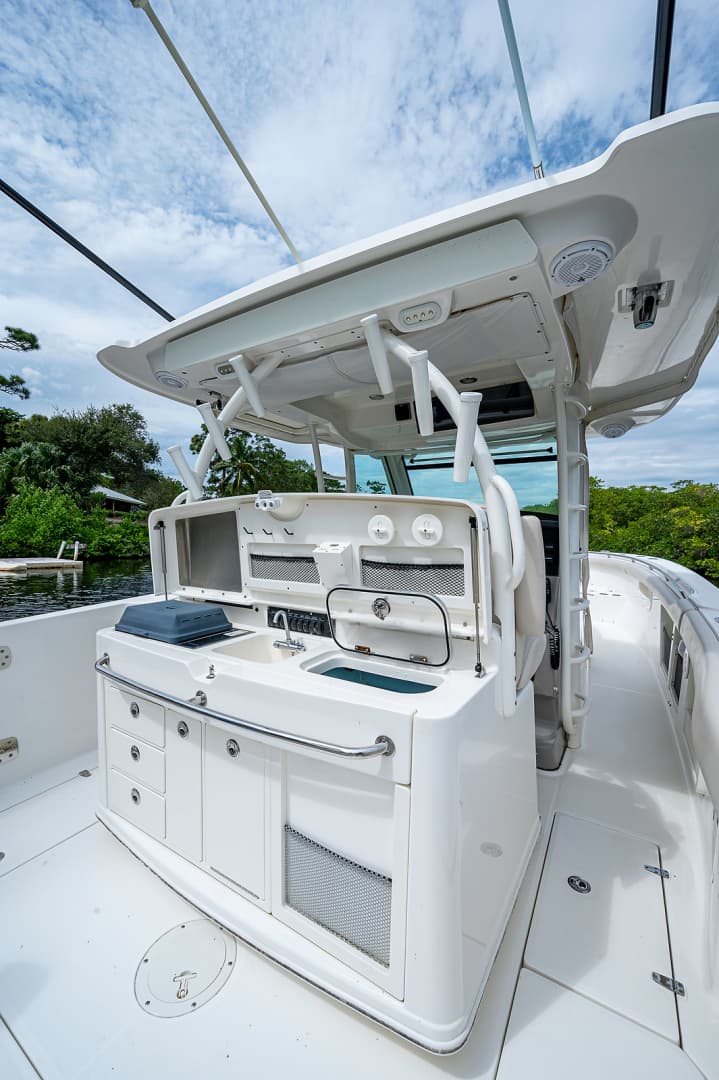2017 Boston Whaler 370 Outrage