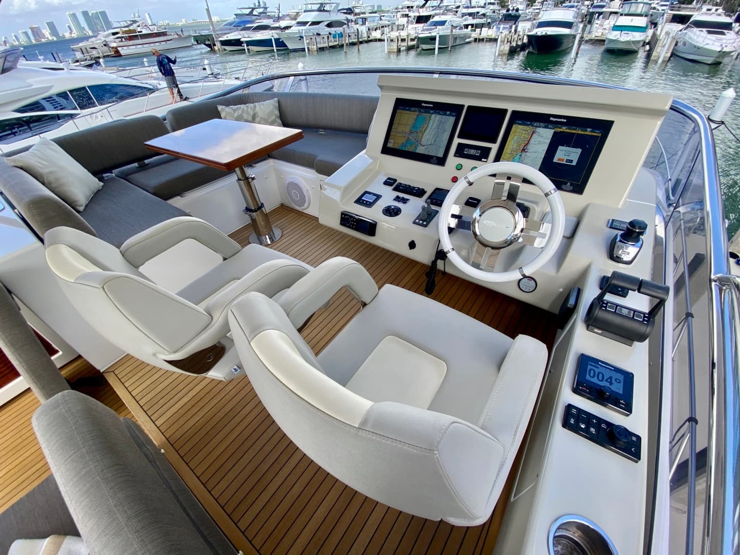 2018 Azimut Flybridge