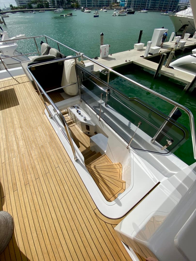 2018 Azimut Flybridge