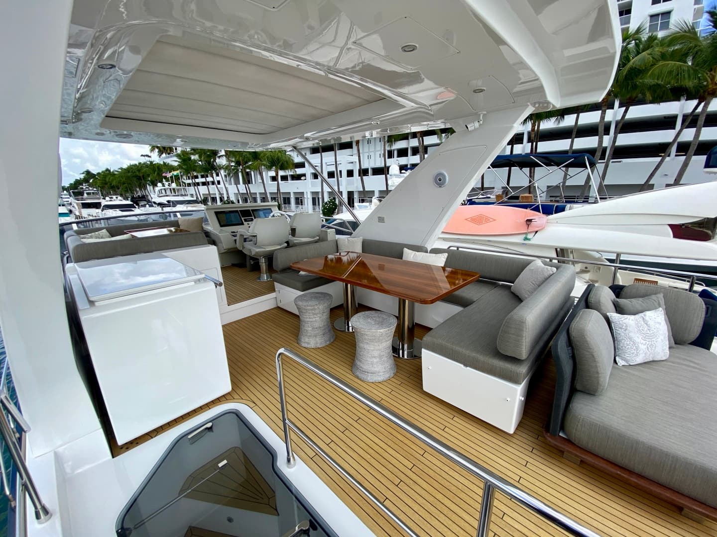 2018 Azimut Flybridge
