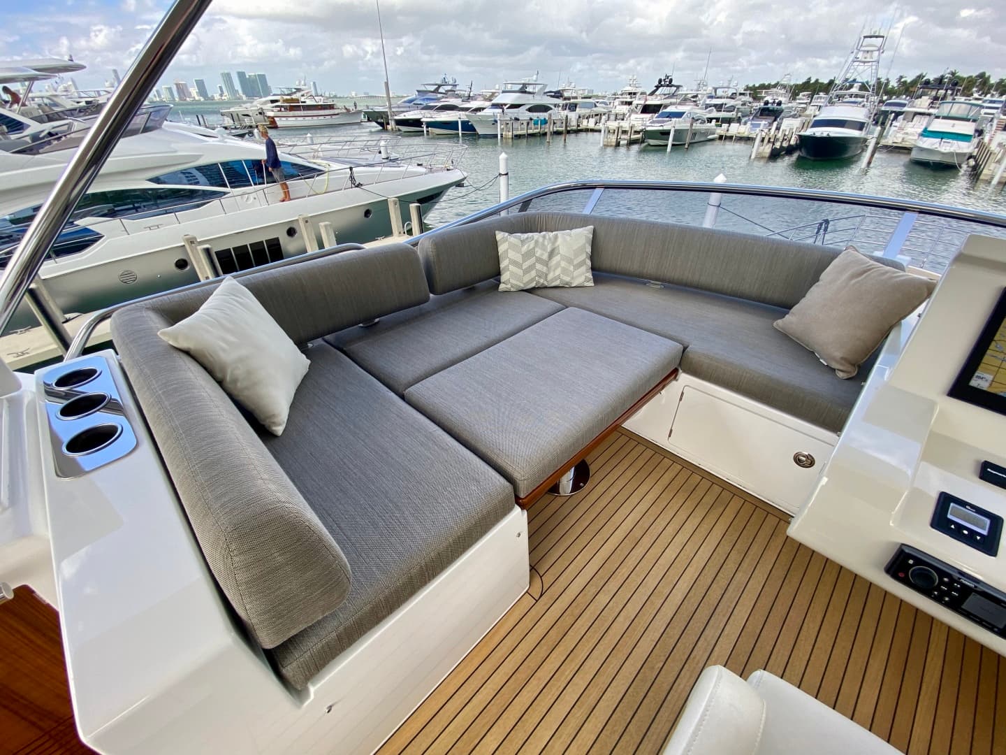 2018 Azimut Flybridge