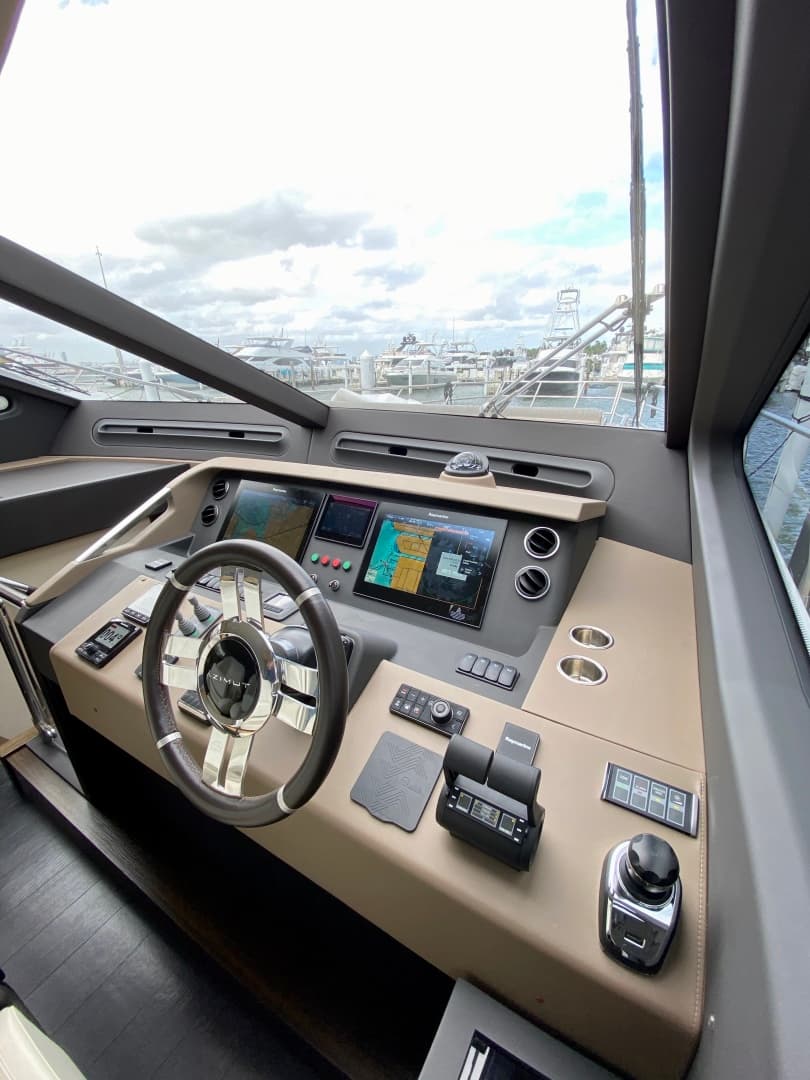 2018 Azimut Flybridge