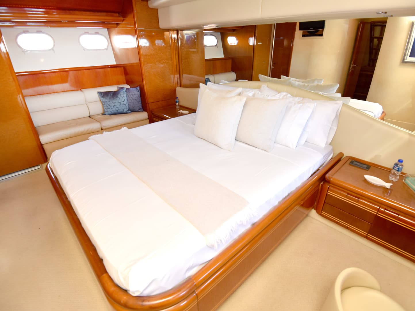 1997 Ferretti Yachts 80