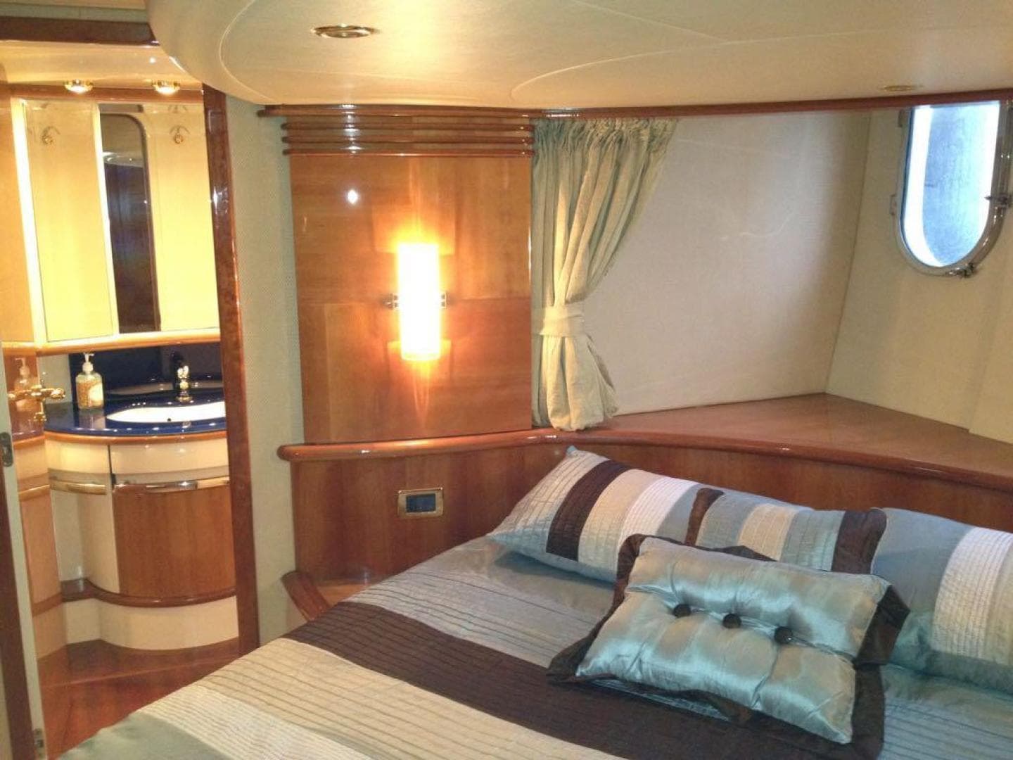 2005 Azimut 62 Evolution
