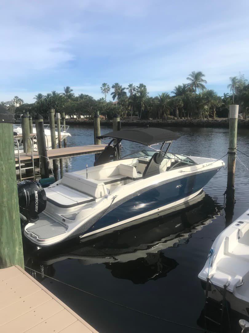2019 Sea Ray SDX 270 Outboard