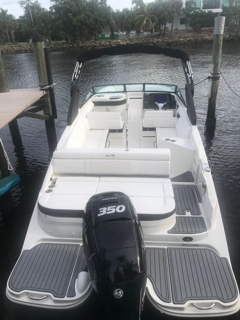 2019 Sea Ray SDX 270 Outboard