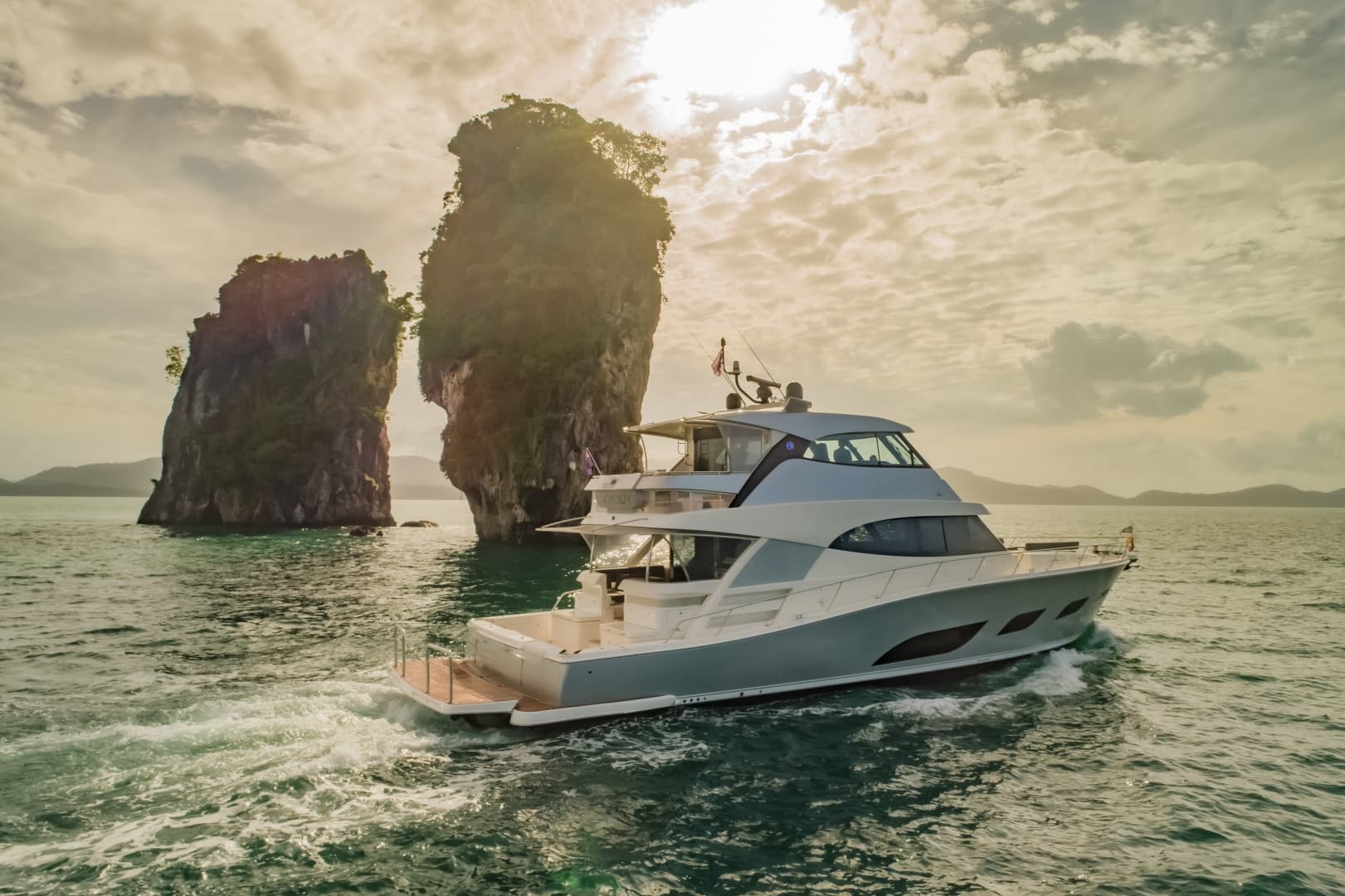 2019 Riviera 68 Sport Motor Yacht