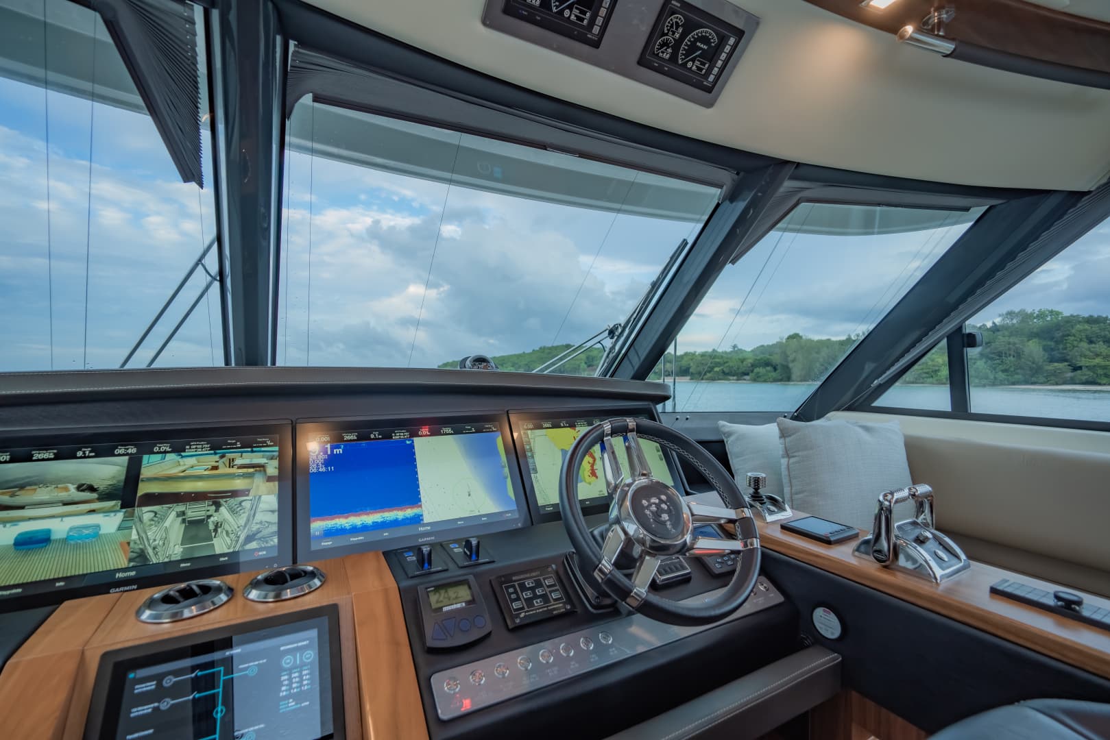 2019 Riviera 68 Sport Motor Yacht