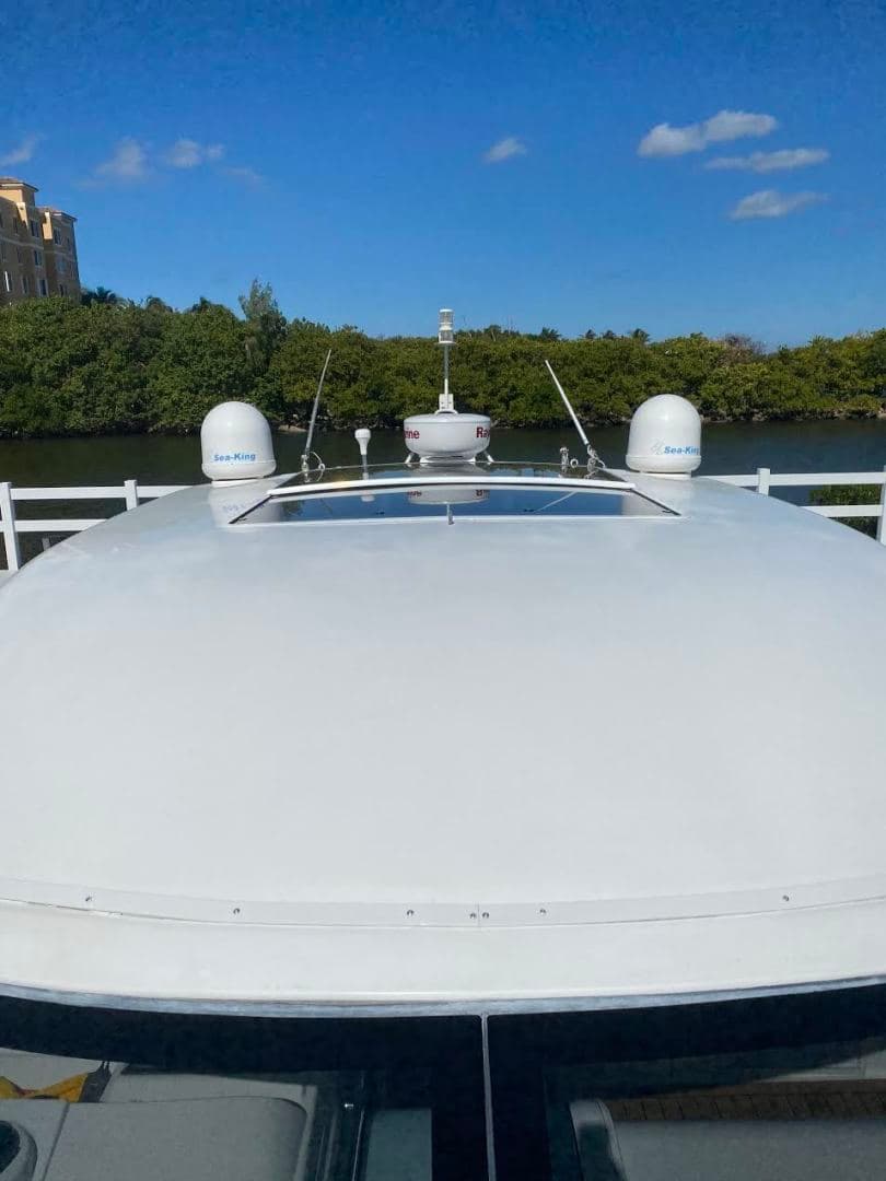 2000 Carver Trojan 440 Express