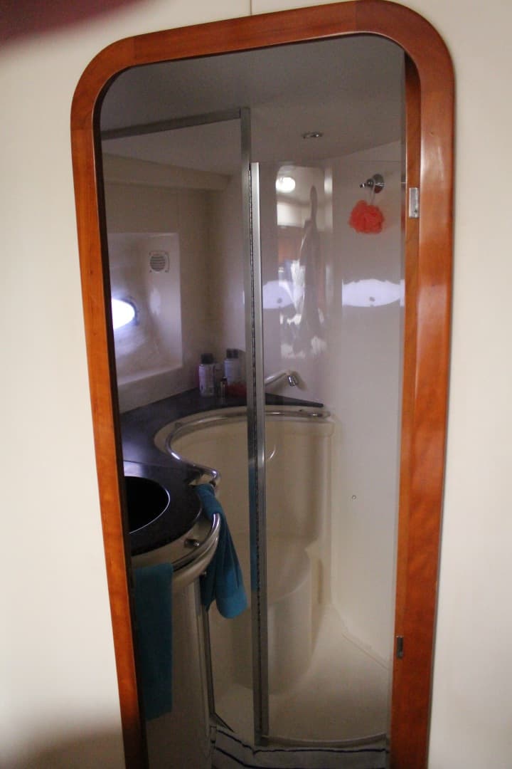 2000 Carver Trojan 440 Express