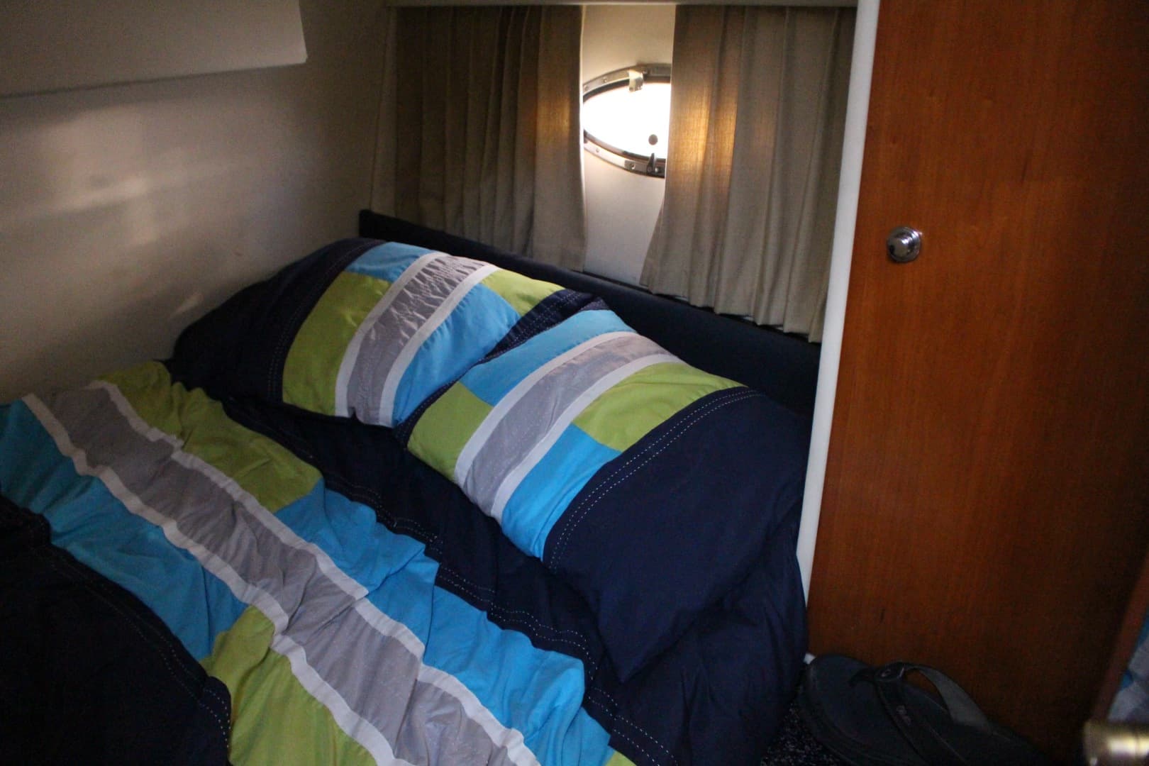 2000 Carver Trojan 440 Express