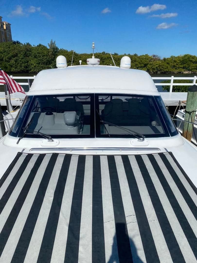 2000 Carver Trojan 440 Express