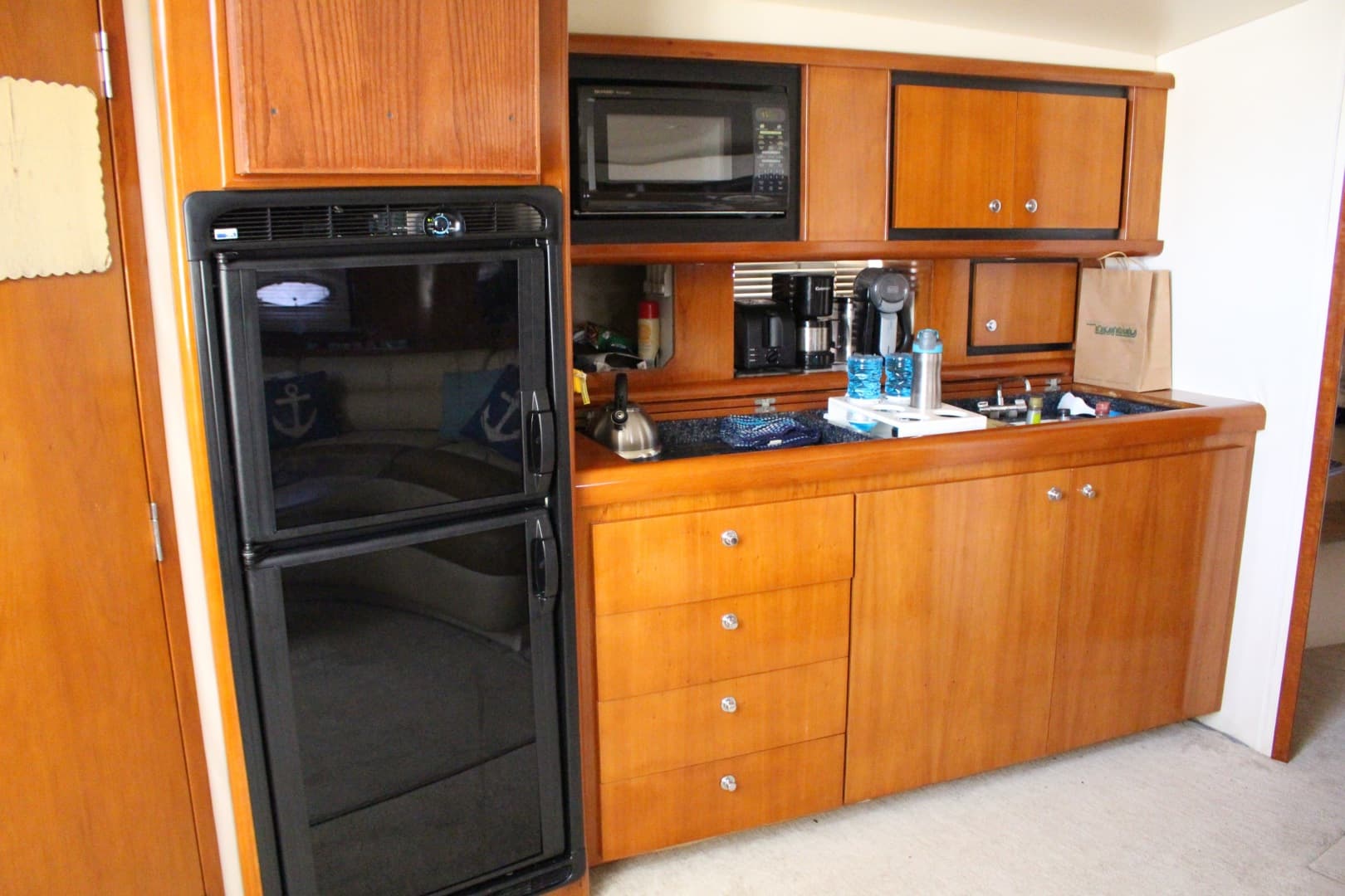 2000 Carver Trojan 440 Express