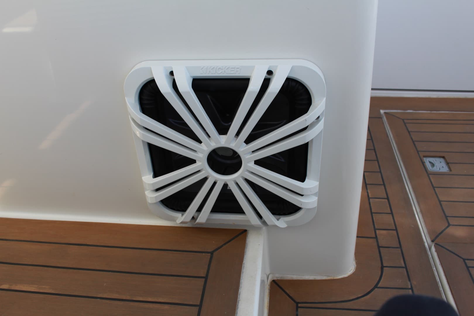 2000 Carver Trojan 440 Express