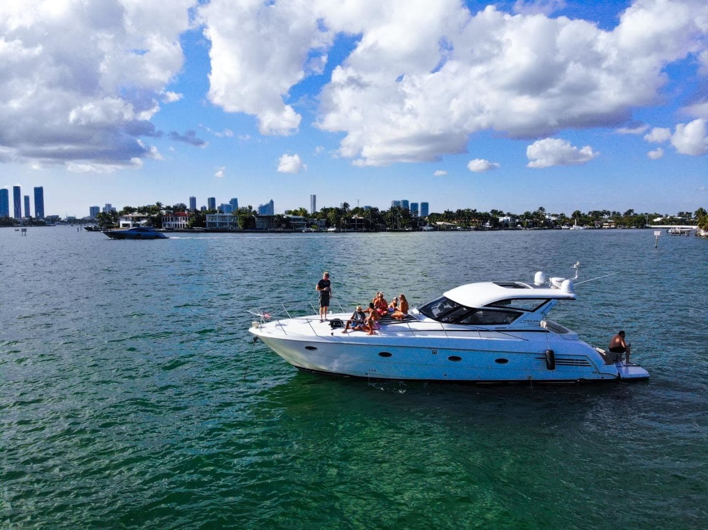 2000 Carver Trojan 440 Express