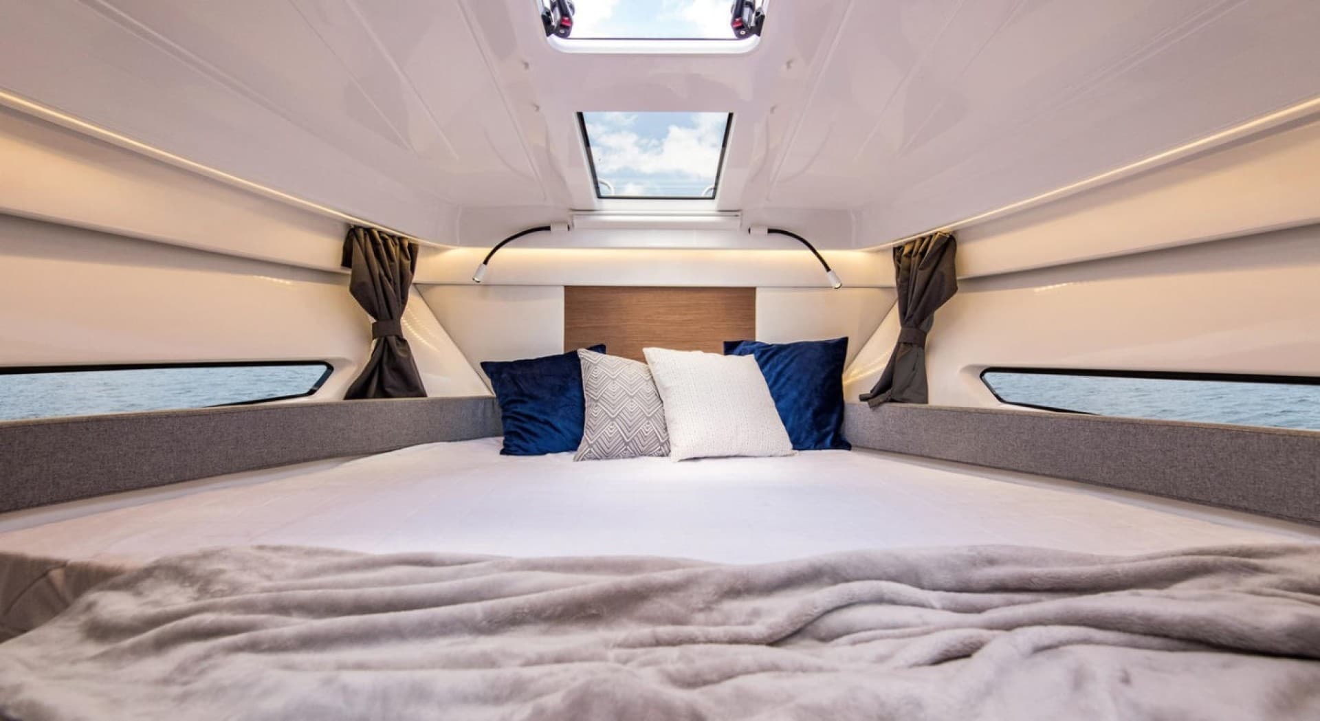 2025 Beneteau Antares 9