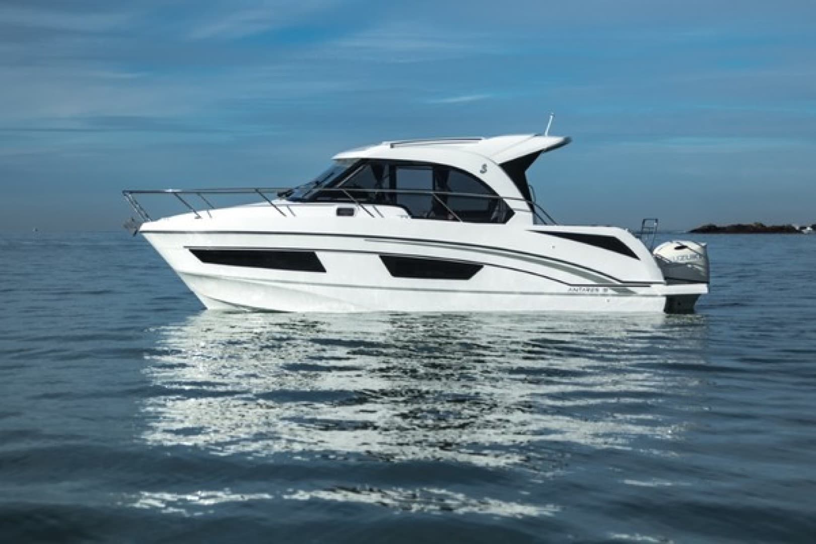 2025 Beneteau Antares 9