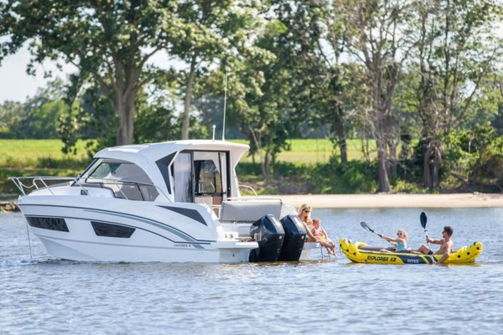 2025 Beneteau Antares 9