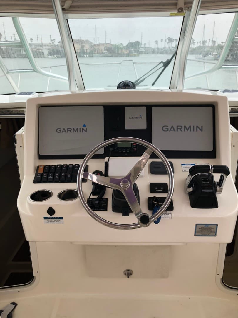 2015 World Cat 320 EC