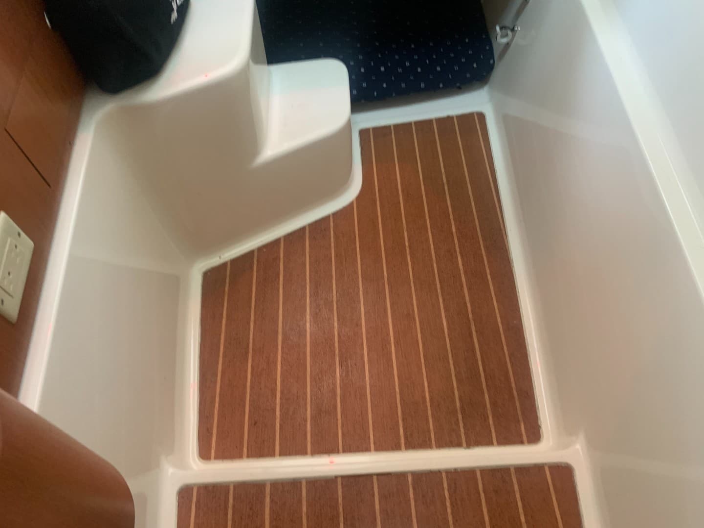 2015 World Cat 320 EC