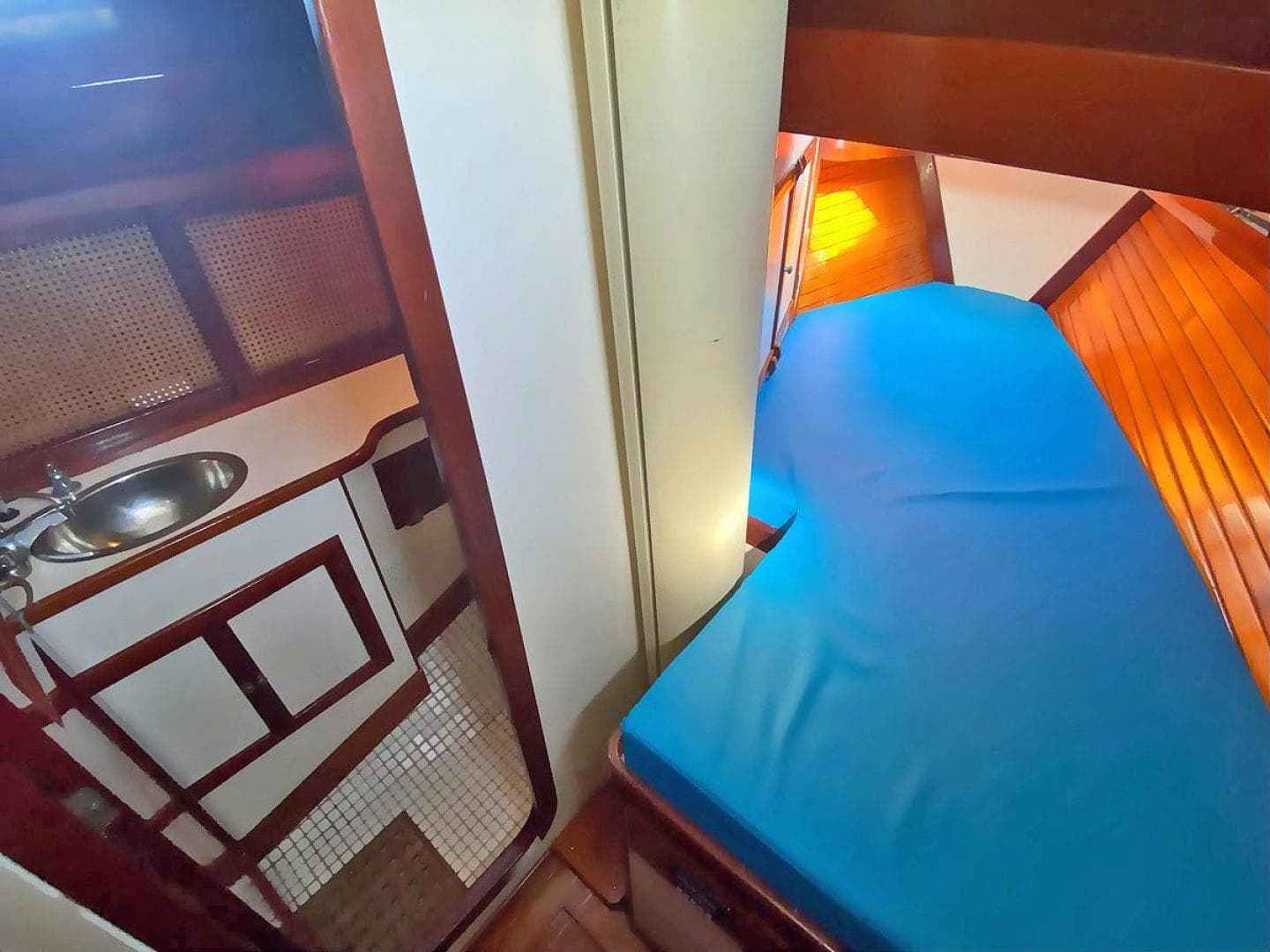 Fwd. Cabin Ensuite Head