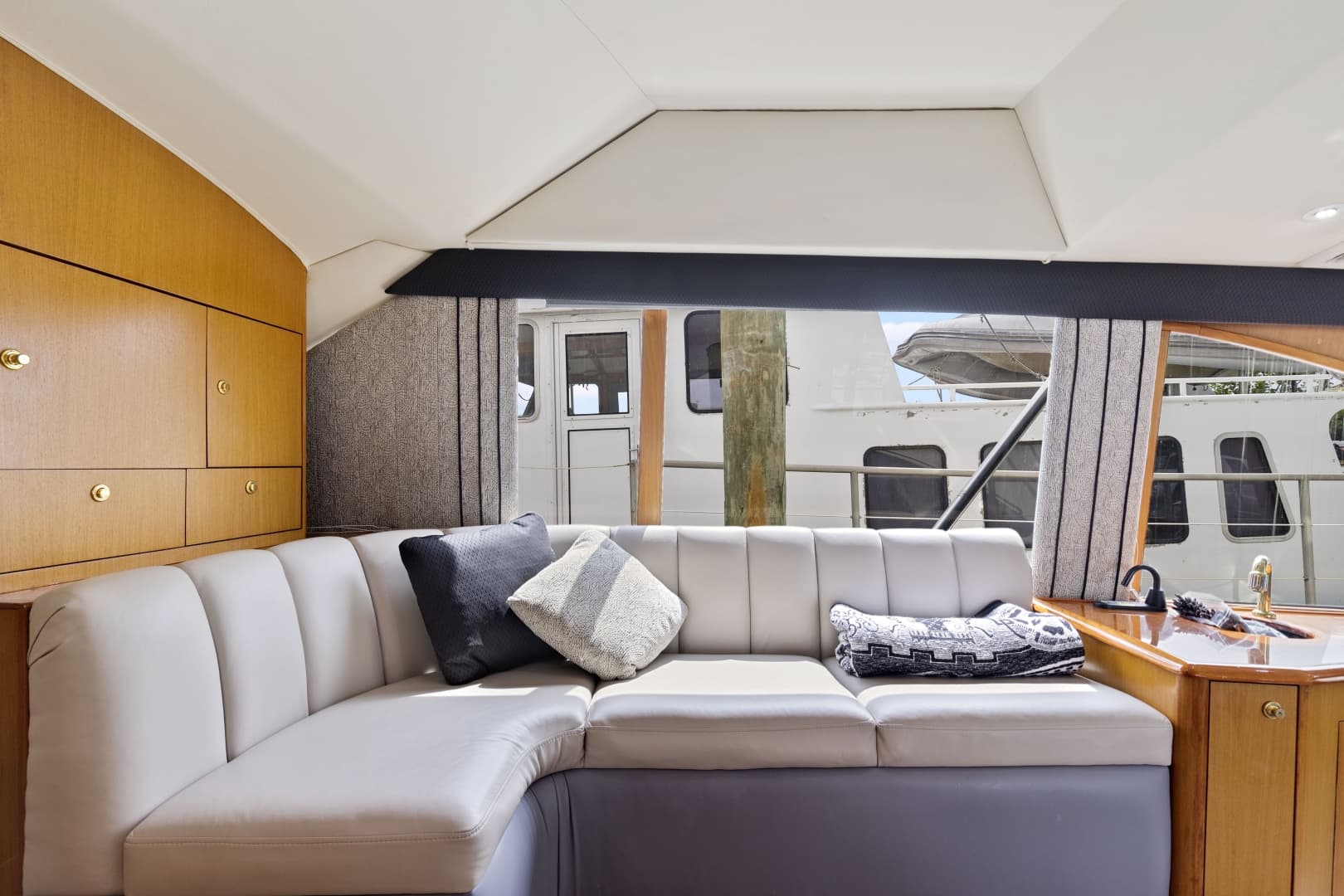 2001 Ocean Yachts 52 SS