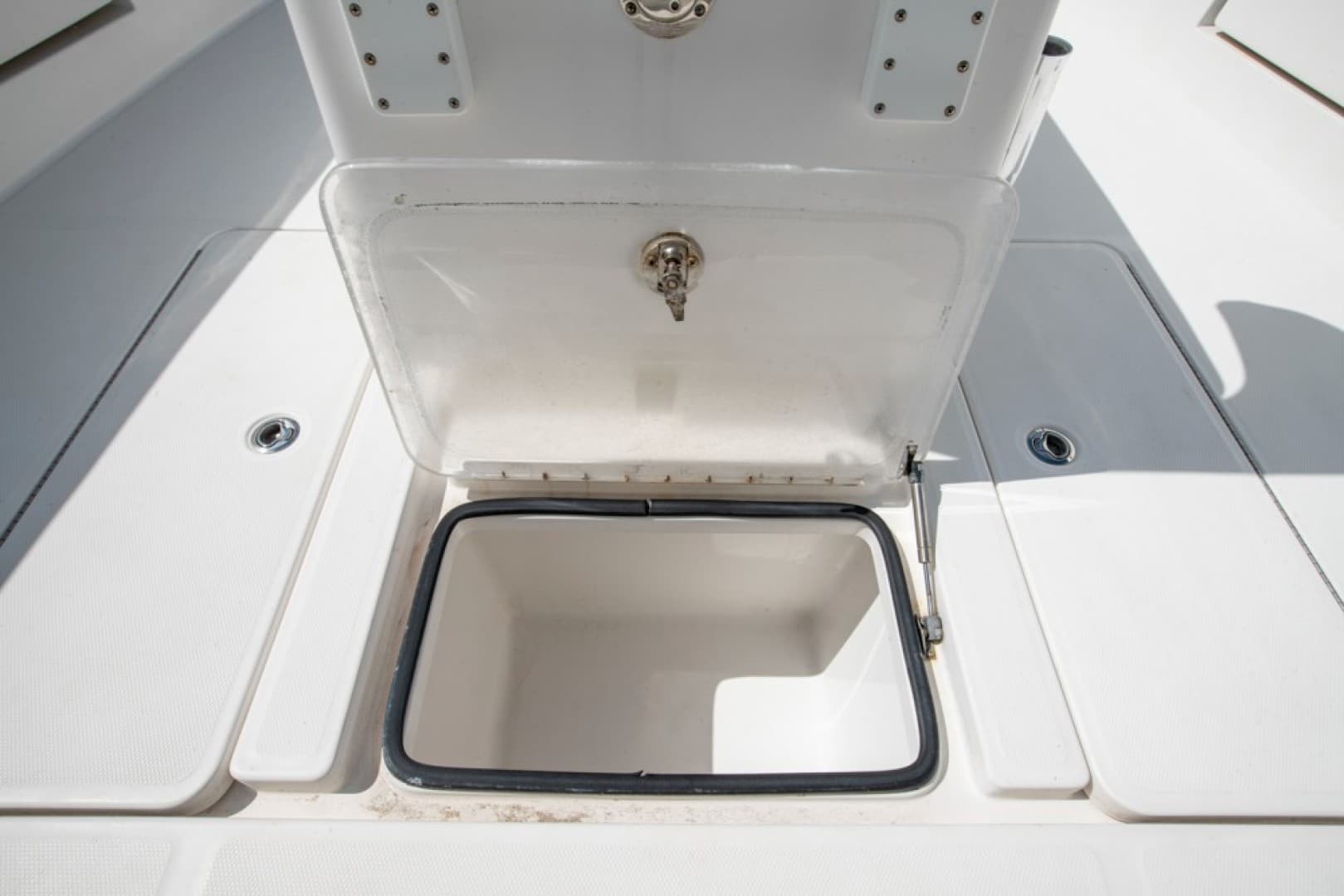 2011 Invincible 42CC