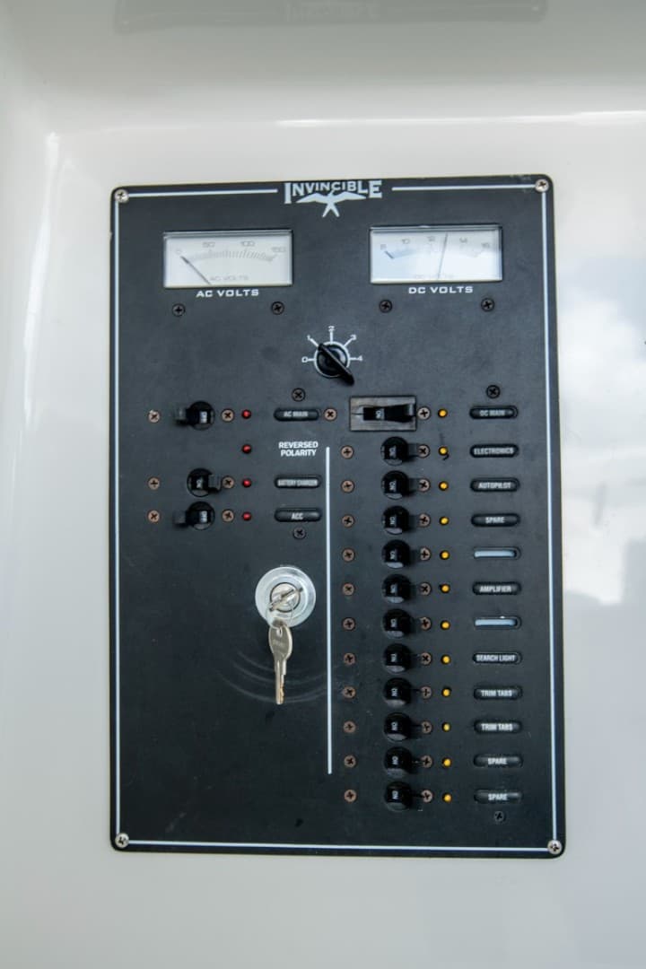 2011 Invincible 42CC