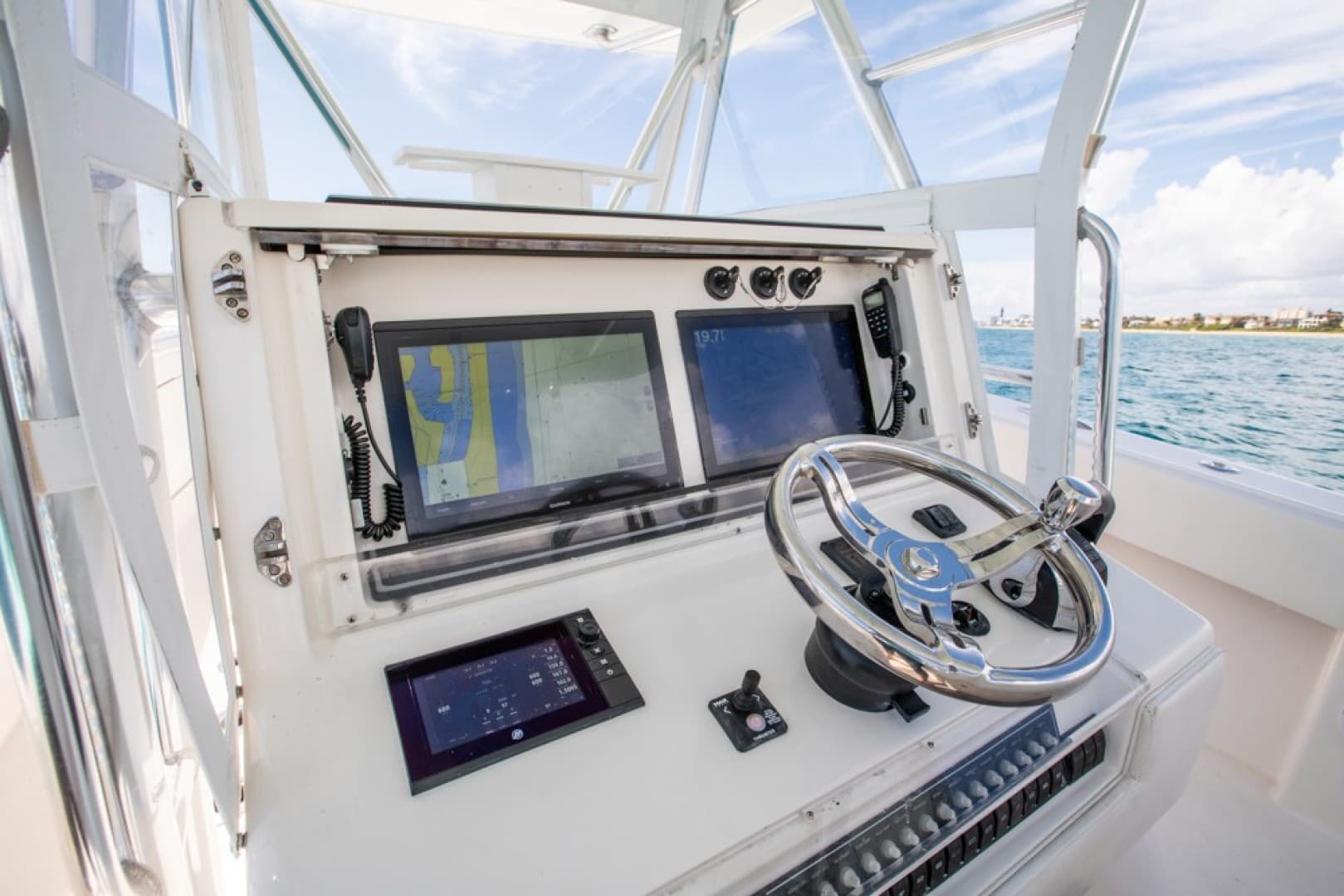 2011 Invincible 42CC