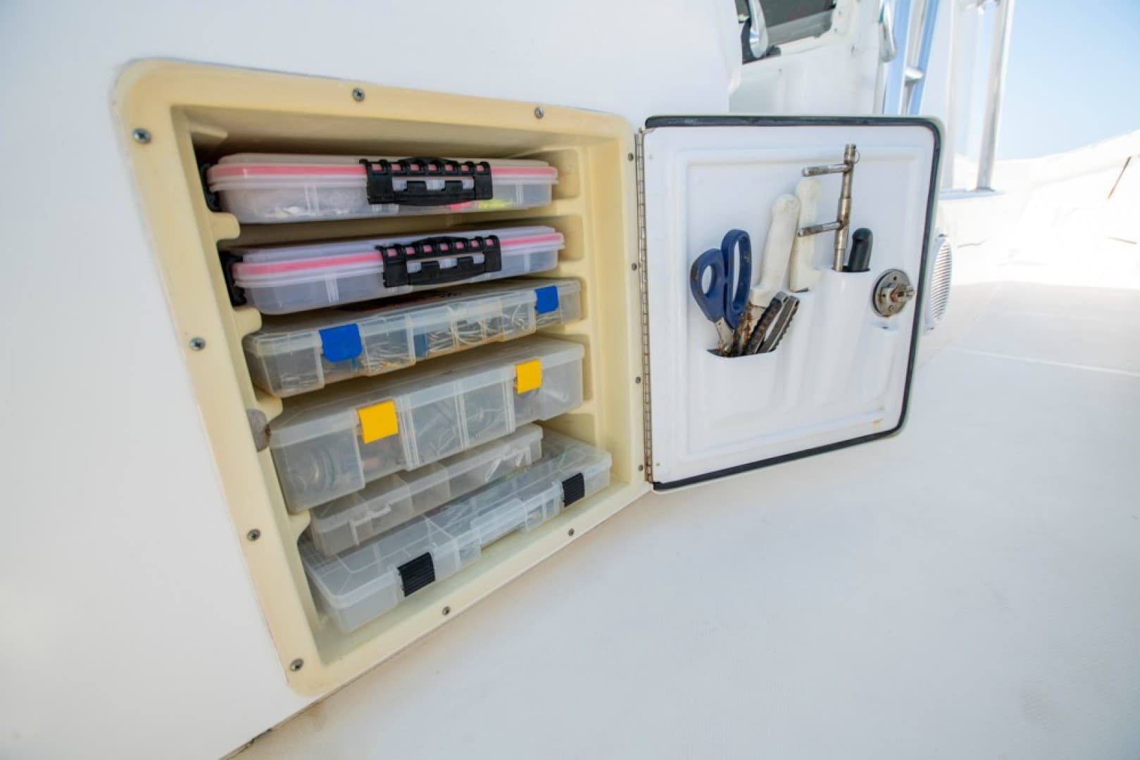 2011 Invincible 42CC