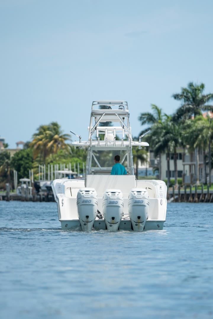 2011 Invincible 42CC