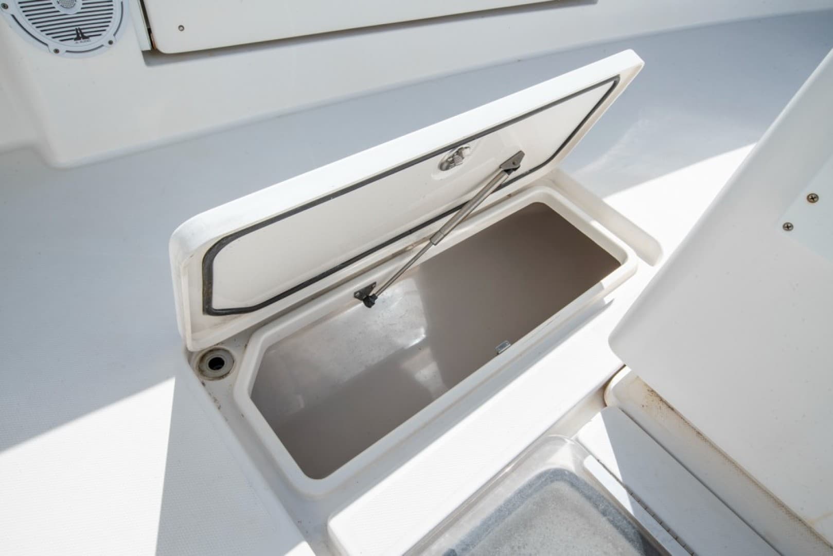 2011 Invincible 42CC